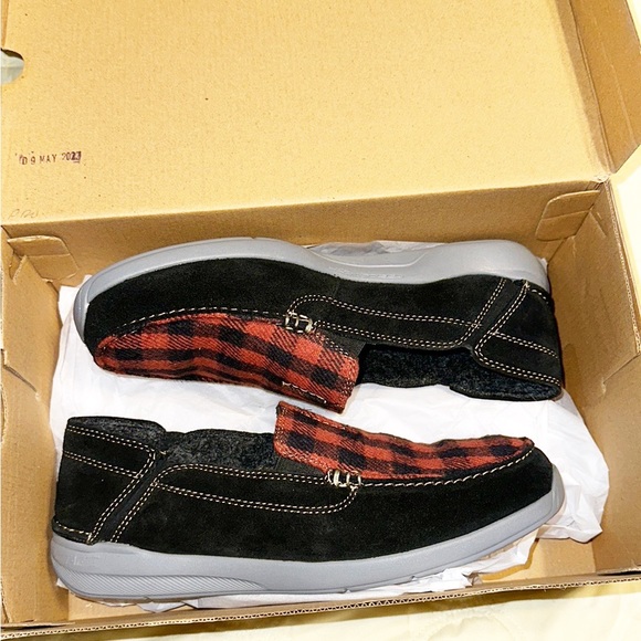 Clark's Gorwin Step Loafers NIB SZ 9.5-10 Run Big for 9.5 - Picture 2 of 6